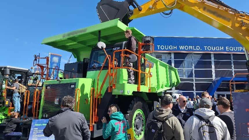 迪林根在慕尼黑寶馬展 2025-05-12